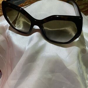 PRADA Tortoise Shell AUTHENTIC Sunglasses